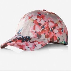 Express flowered cap 🧢